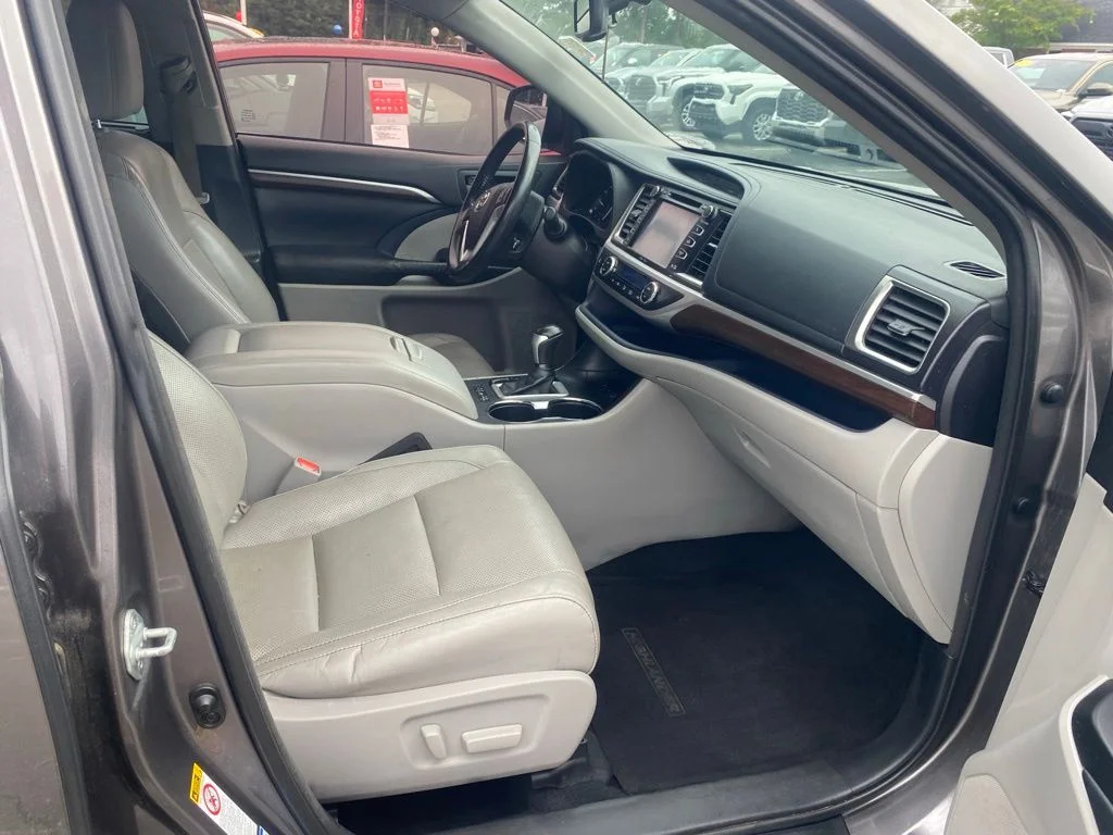 Used 2015 Gray Toyota Limited image 20