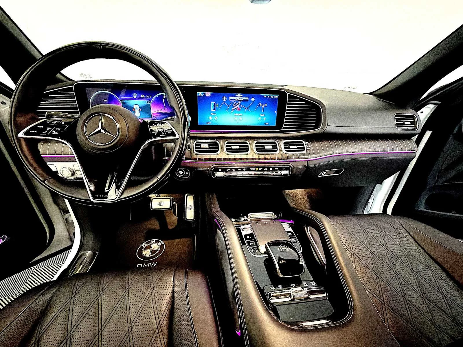 Used 2025 MANUFAKTUR Moonlight White Metallic Mercedes-Benz Maybach GLS 600 image 12
