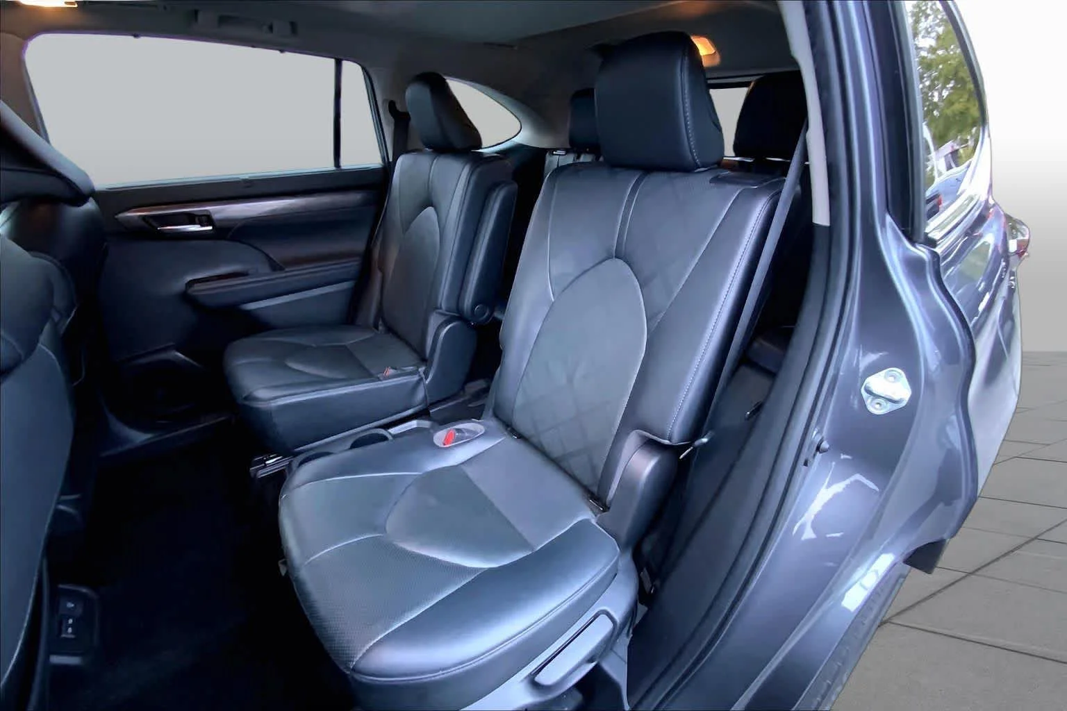 Used 2023 Magnetic Gray Metallic Toyota Platinum image 18