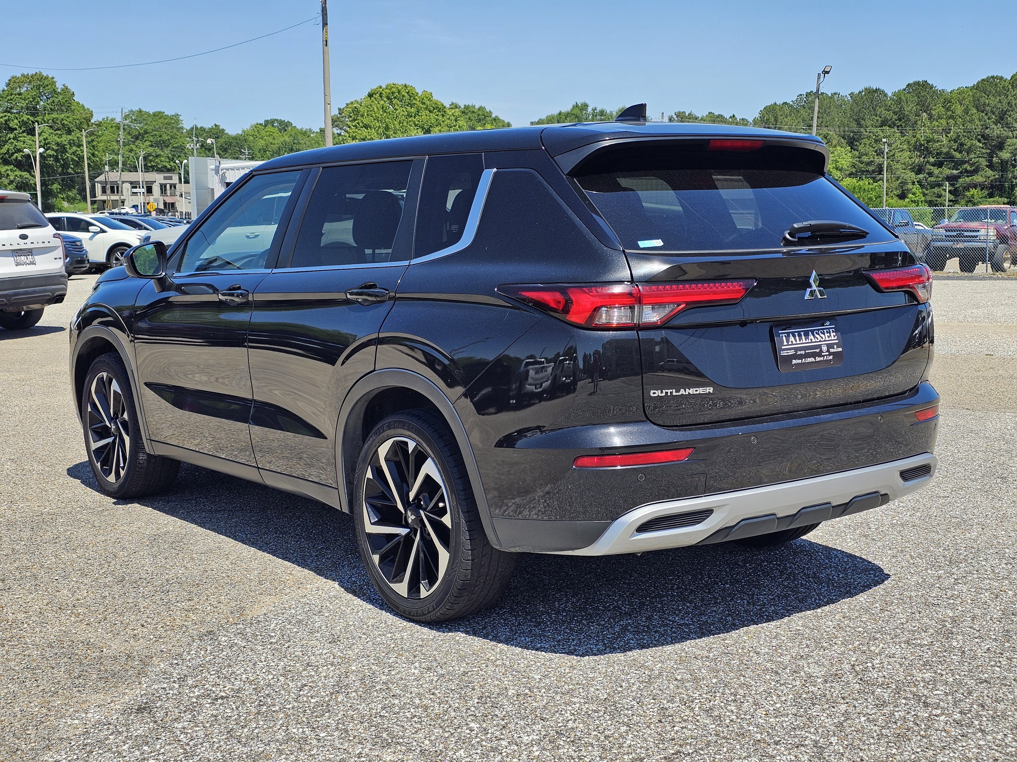 Used 2022 Black Diamond Mitsubishi SE Launch Edition image 12