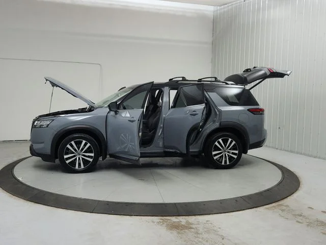 Used 2024 Gray Nissan Platinum image 13