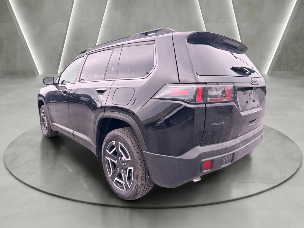 New 2026 Diamond Black Crystal Pearlcoat Jeep Laredo image 5
