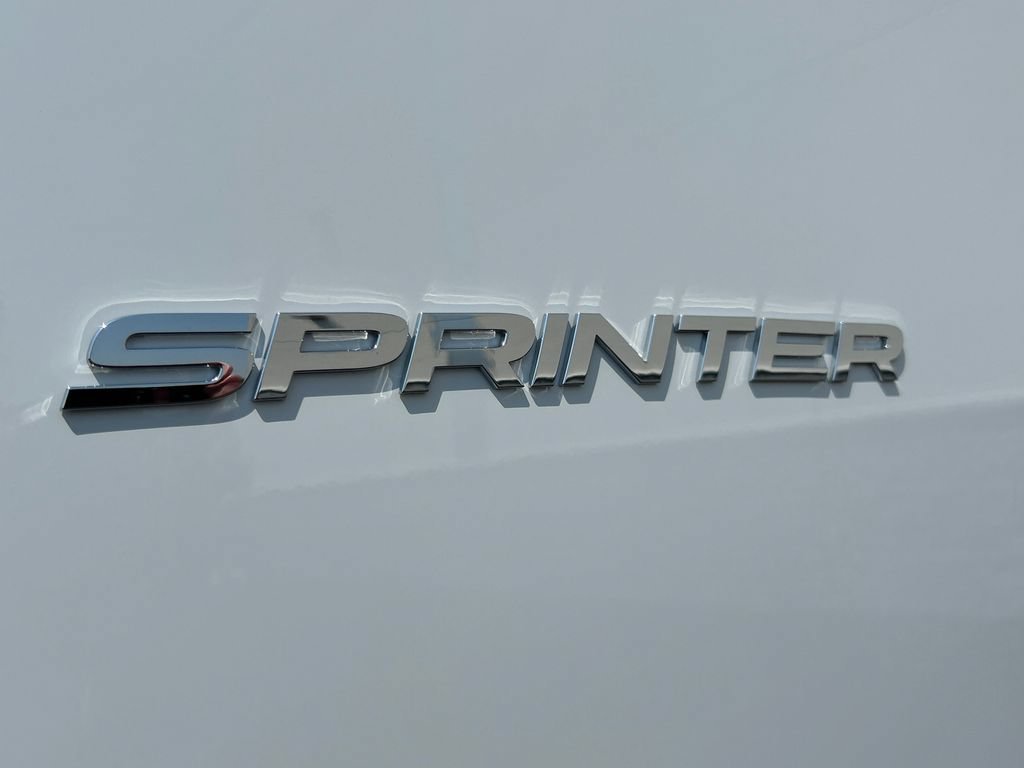 New 2026 Arctic+White Mercedes-Benz Cargo 144 WB image 57