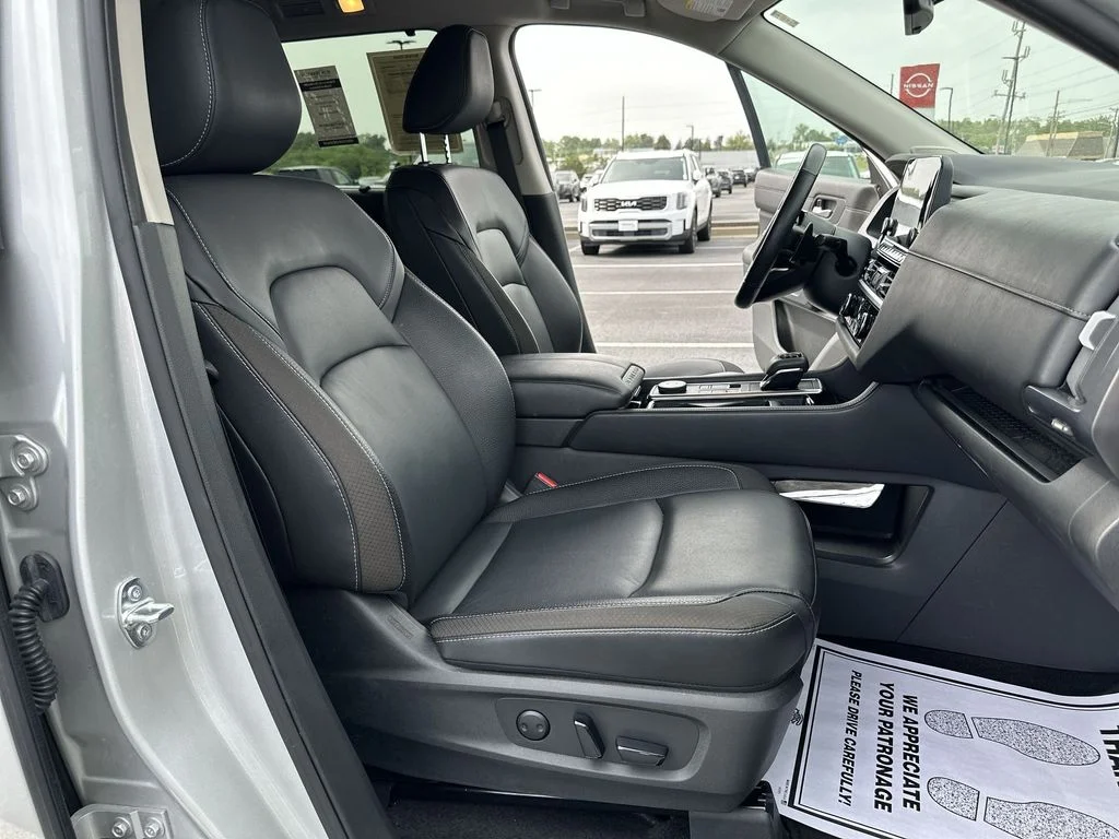 Used 2024 Silver Nissan SL image 32