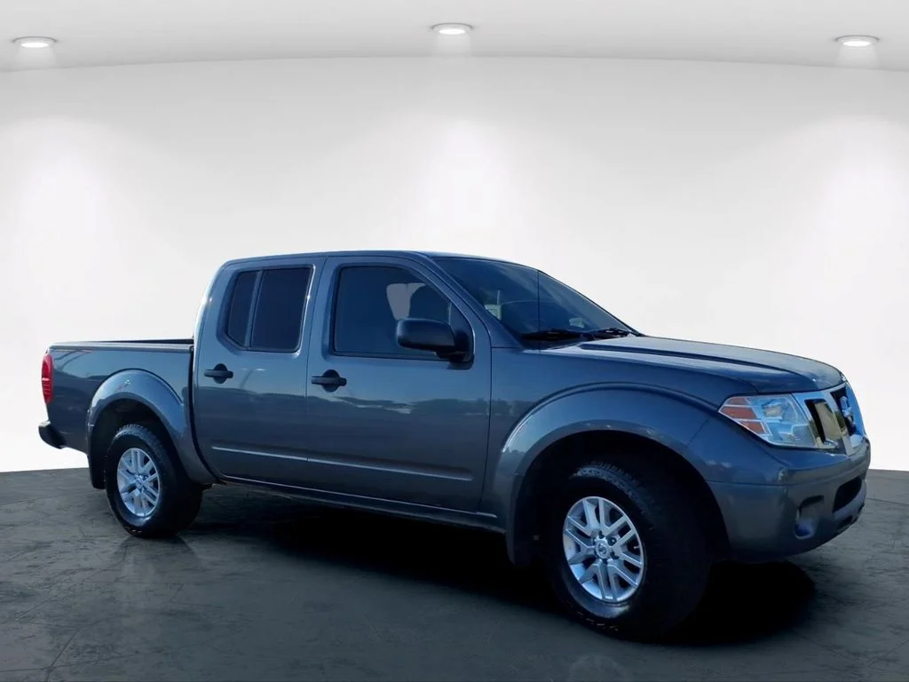 Used 2019 Gray Nissan SV image 5