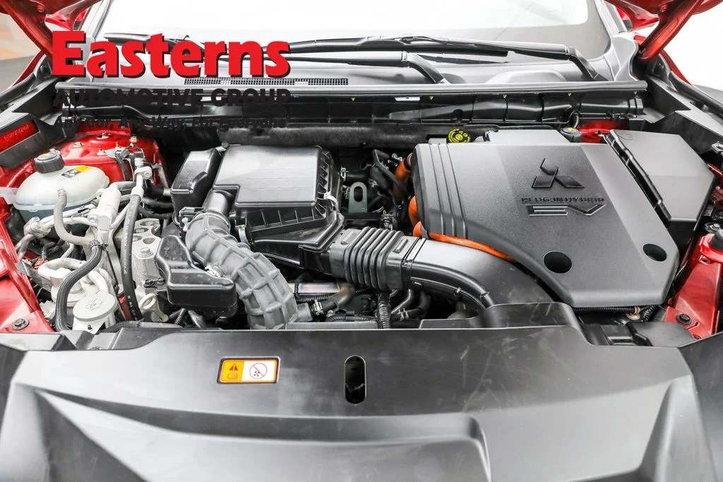 Used 2023 Red Mitsubishi SE image 7