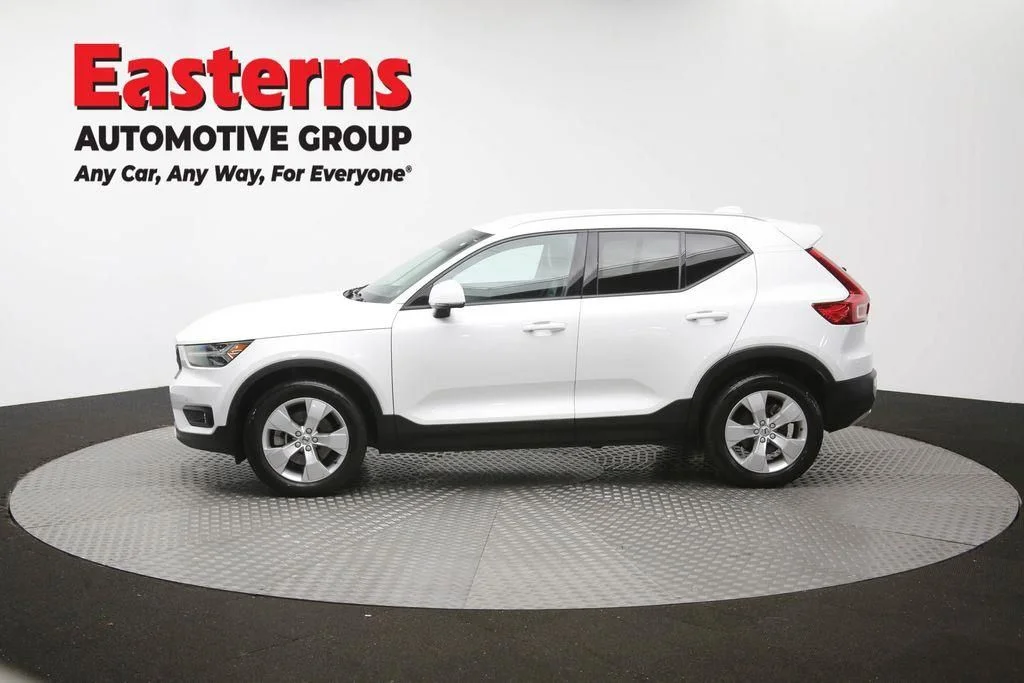 Used 2022 White Volvo Momentum image 59