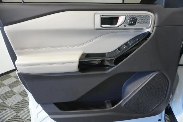 Used 2021 Star White Ford Platinum image 30