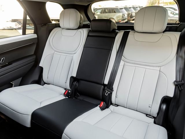 New 2026 Santorini Black Land Rover Dynamic SE image 24