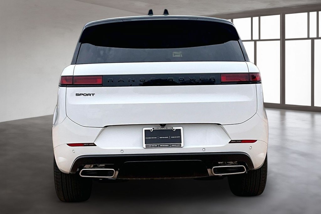 New 2027 Fuji White Land Rover  image 4