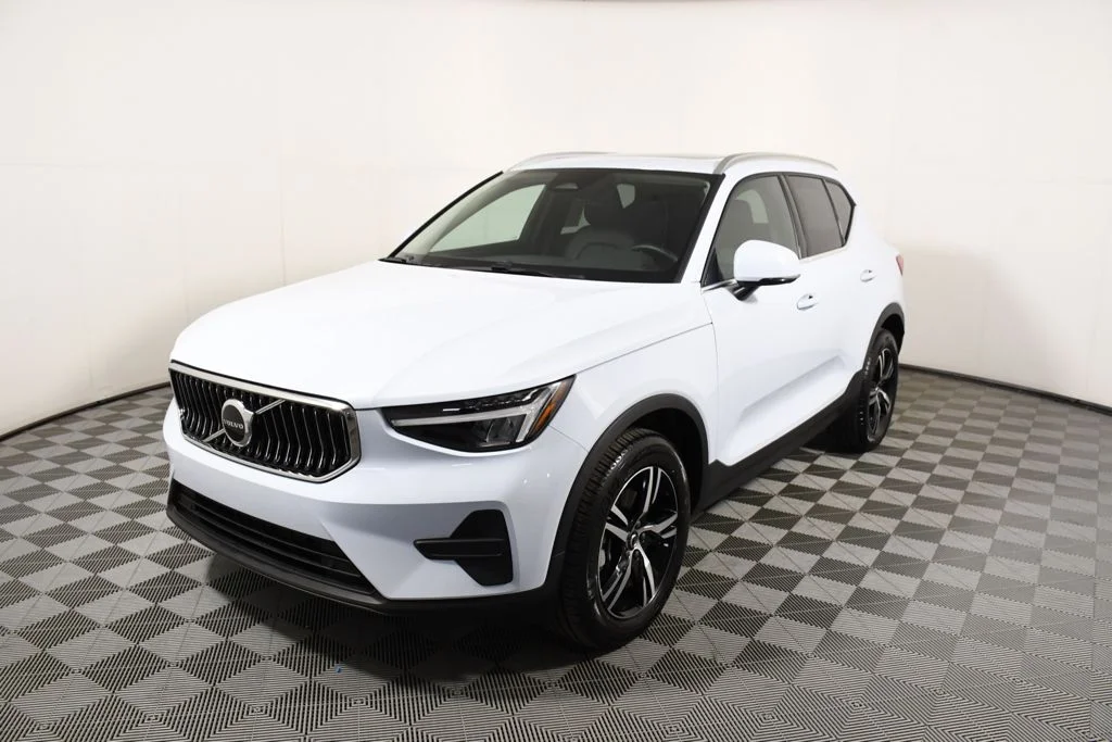 2025 Volvo XC40 B5 Core Bright AWD's photo