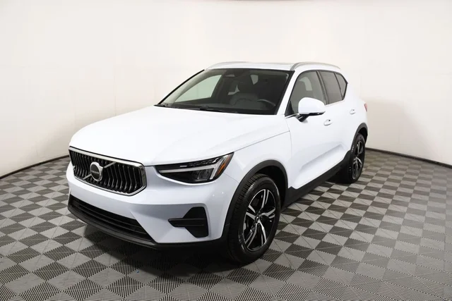 2025 Volvo XC40 B5 Core