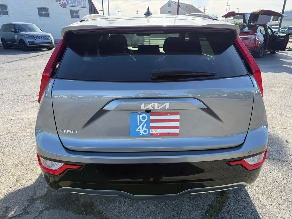 Used 2024 Gray Kia Wind image 22