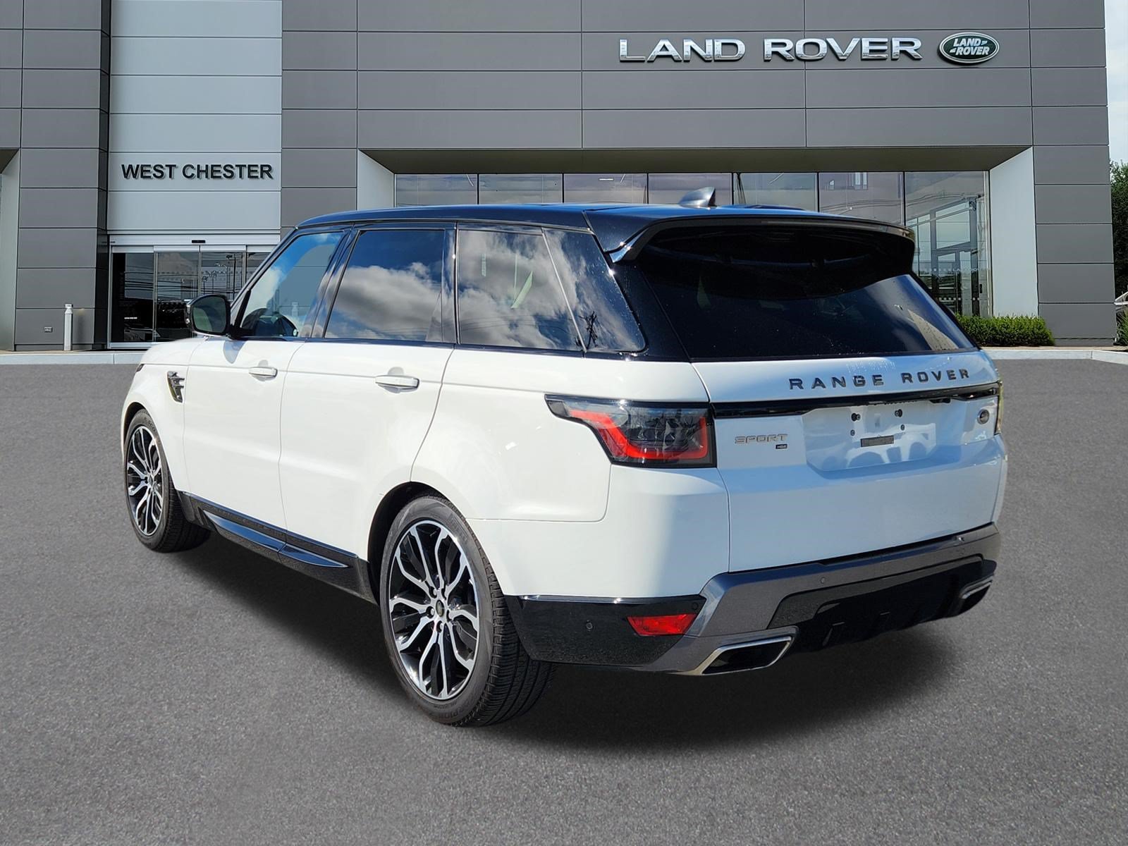 Used 2022 Fuji White Land Rover HSE Silver Edition image 3