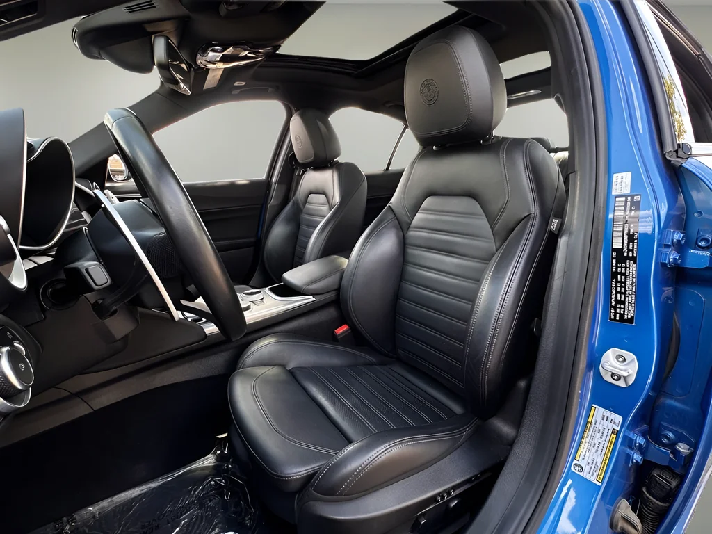 Used 2023 Blue Alfa Romeo Veloce image 5