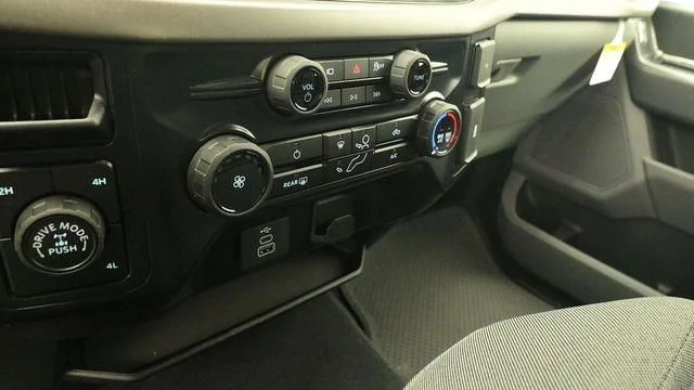 New 2026 Carbonized Gray Metallic Ford XLT image 18