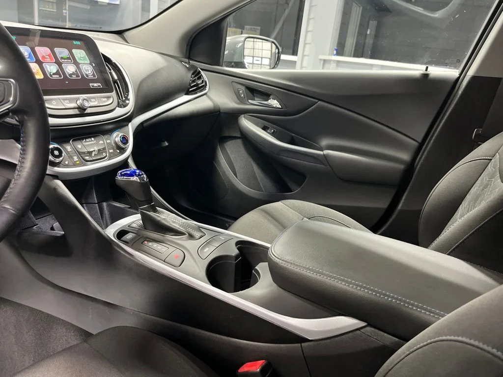 Used 2018 Steel Metallic Chevrolet LT image 14