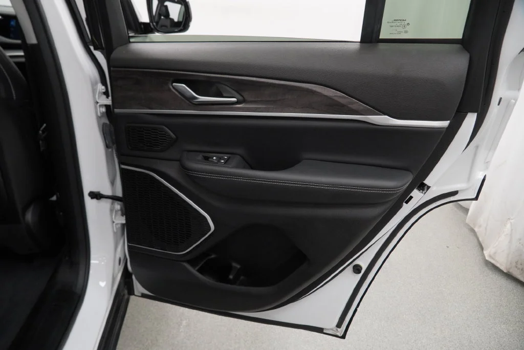 Used 2023 White Jeep 4xe image 39