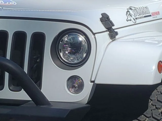 Used 2018 White Jeep Unlimited Sahara image 17
