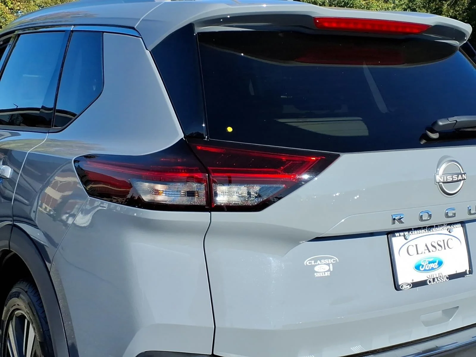 Used 2022 Boulder Gray Pearl Nissan SL image 19