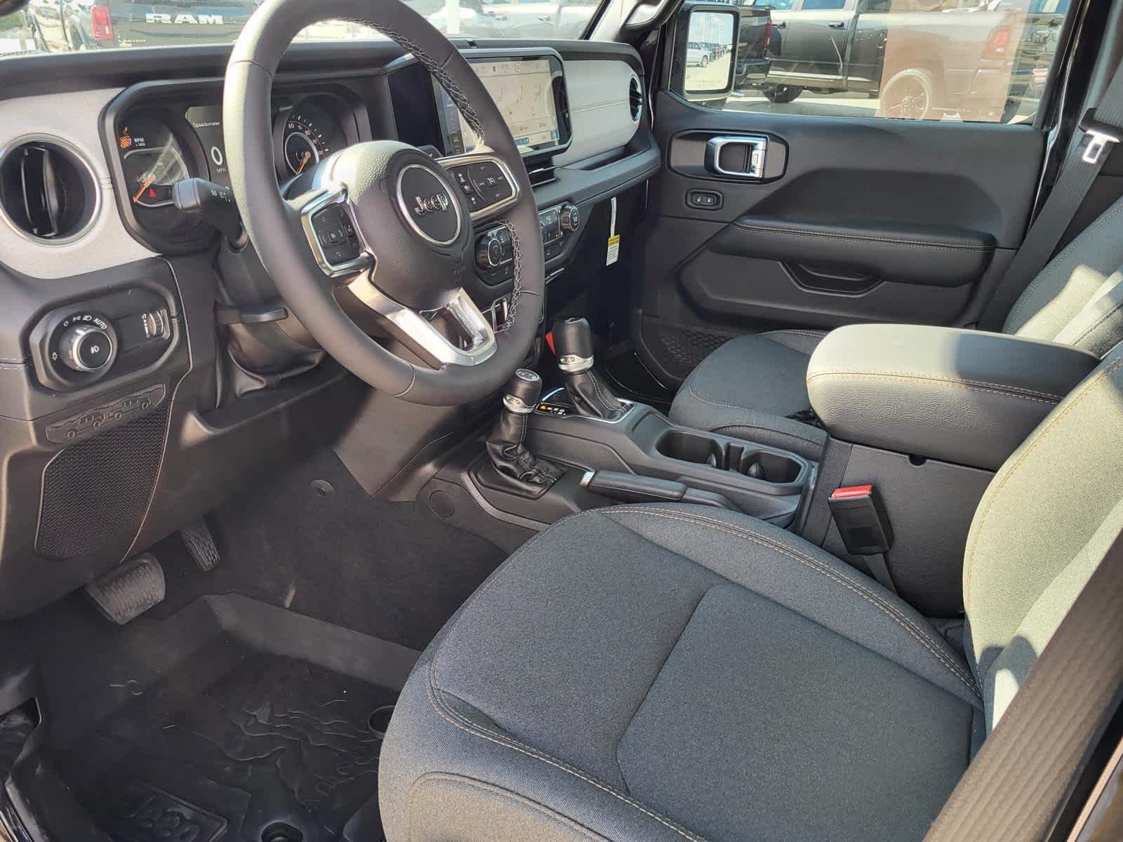 2025 Jeep Wrangler 4-Door Sahara - Photo 14