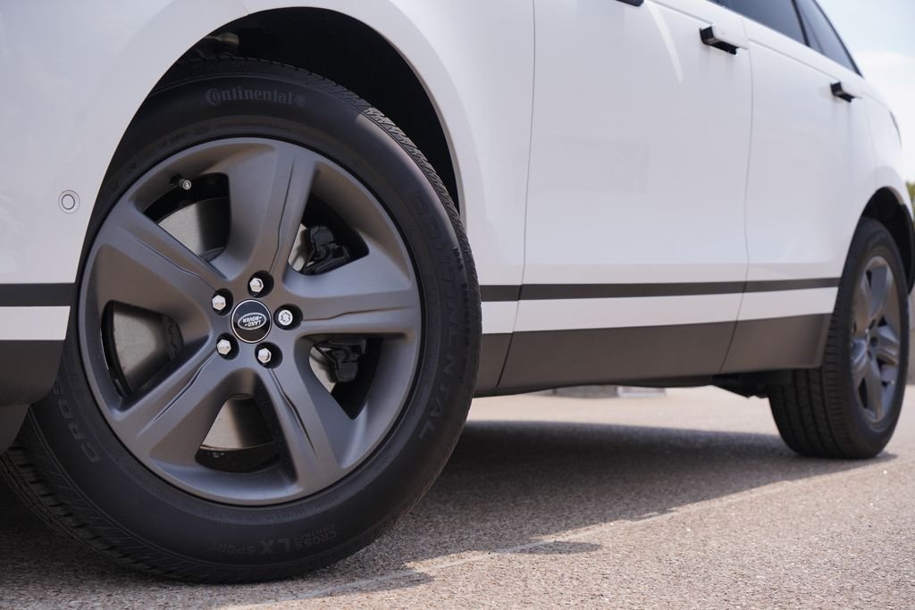 New 2026 Fuji White Land Rover S image 3