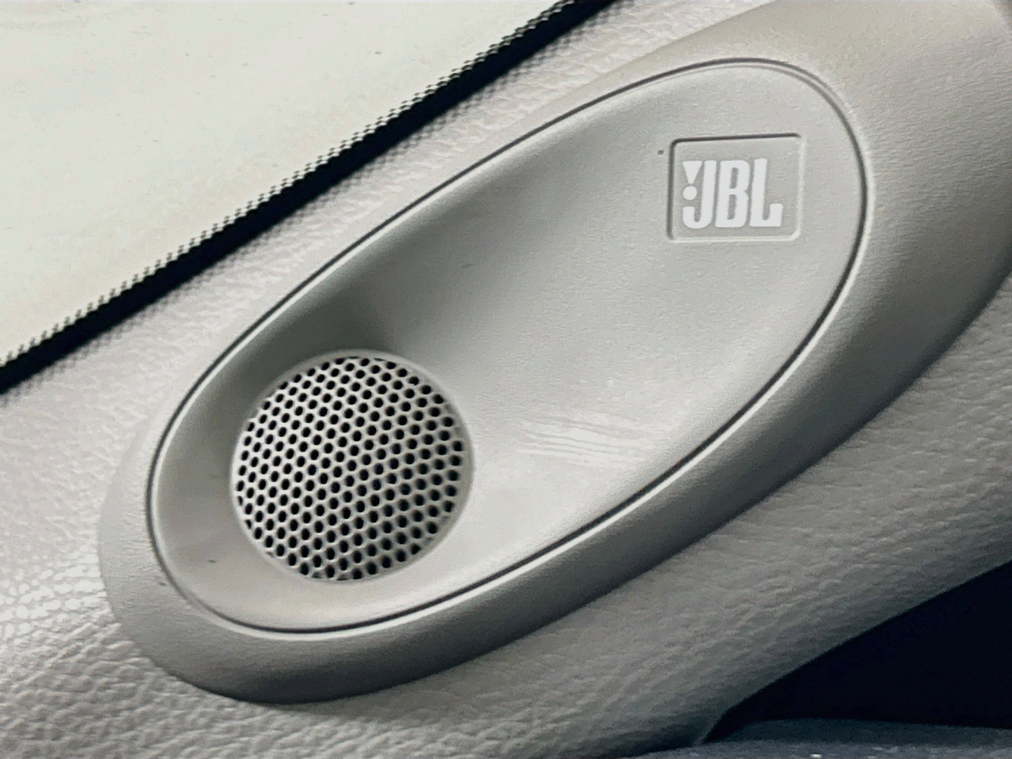 Used 2018 Wind Chill Pearl Toyota XLE image 18