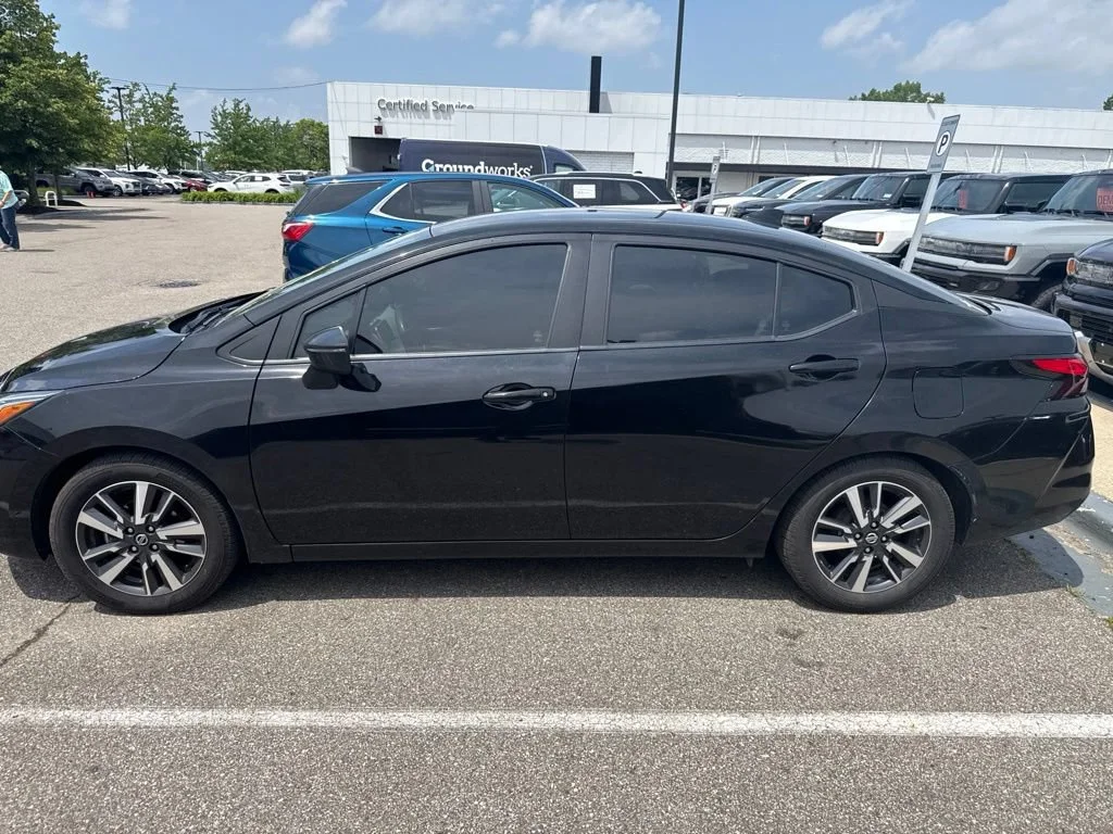 Used 2021 Black Nissan SV Xtronic CVT image 5
