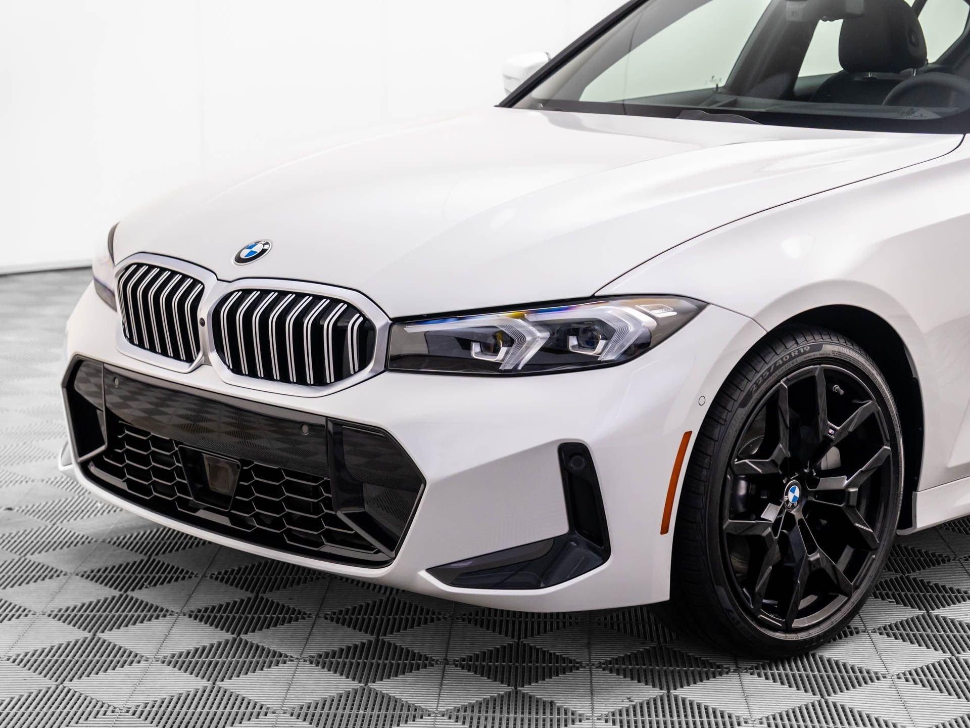 New 2026 Mineral White Metallic BMW 330i xDrive image 36