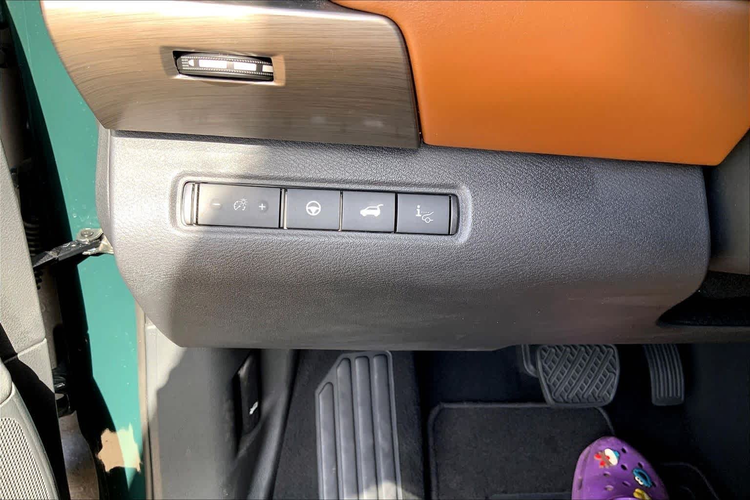 Used 2023 Obsidian Green Pearl Nissan Platinum image 32