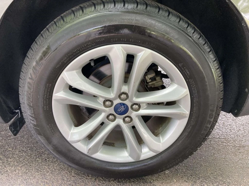 Used 2019 Gray Ford SEL image 7