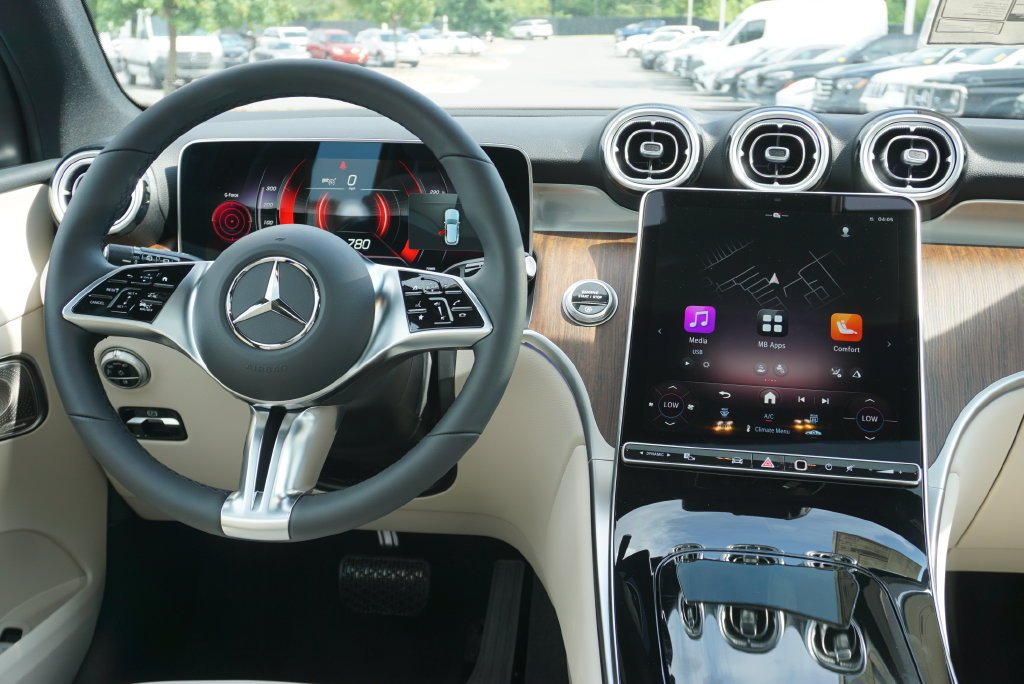 New 2027 Verde Silver Metallic Mercedes-Benz GLC 300 image 65