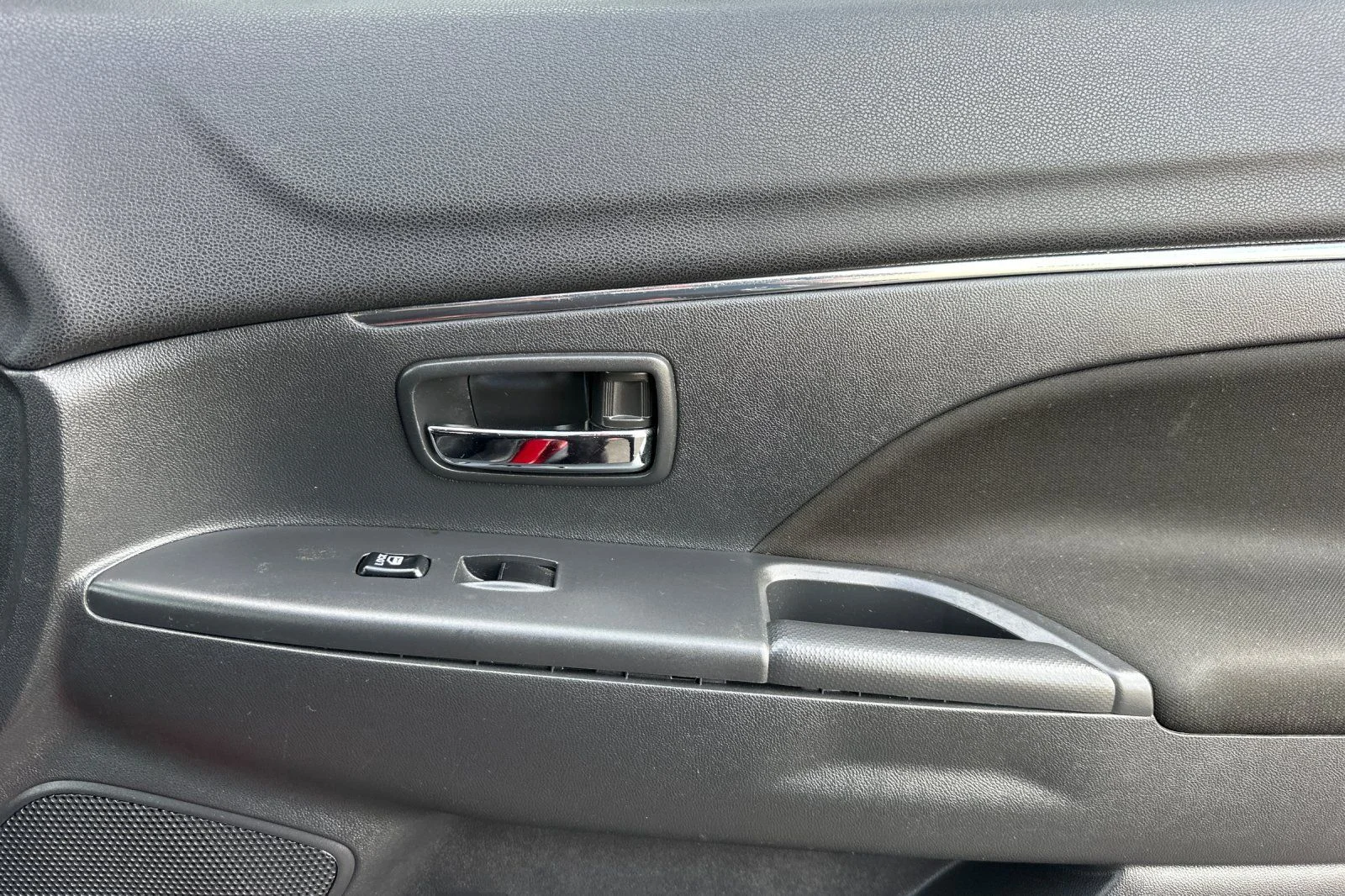 Used 2022  Mitsubishi 2.0 ES image 18
