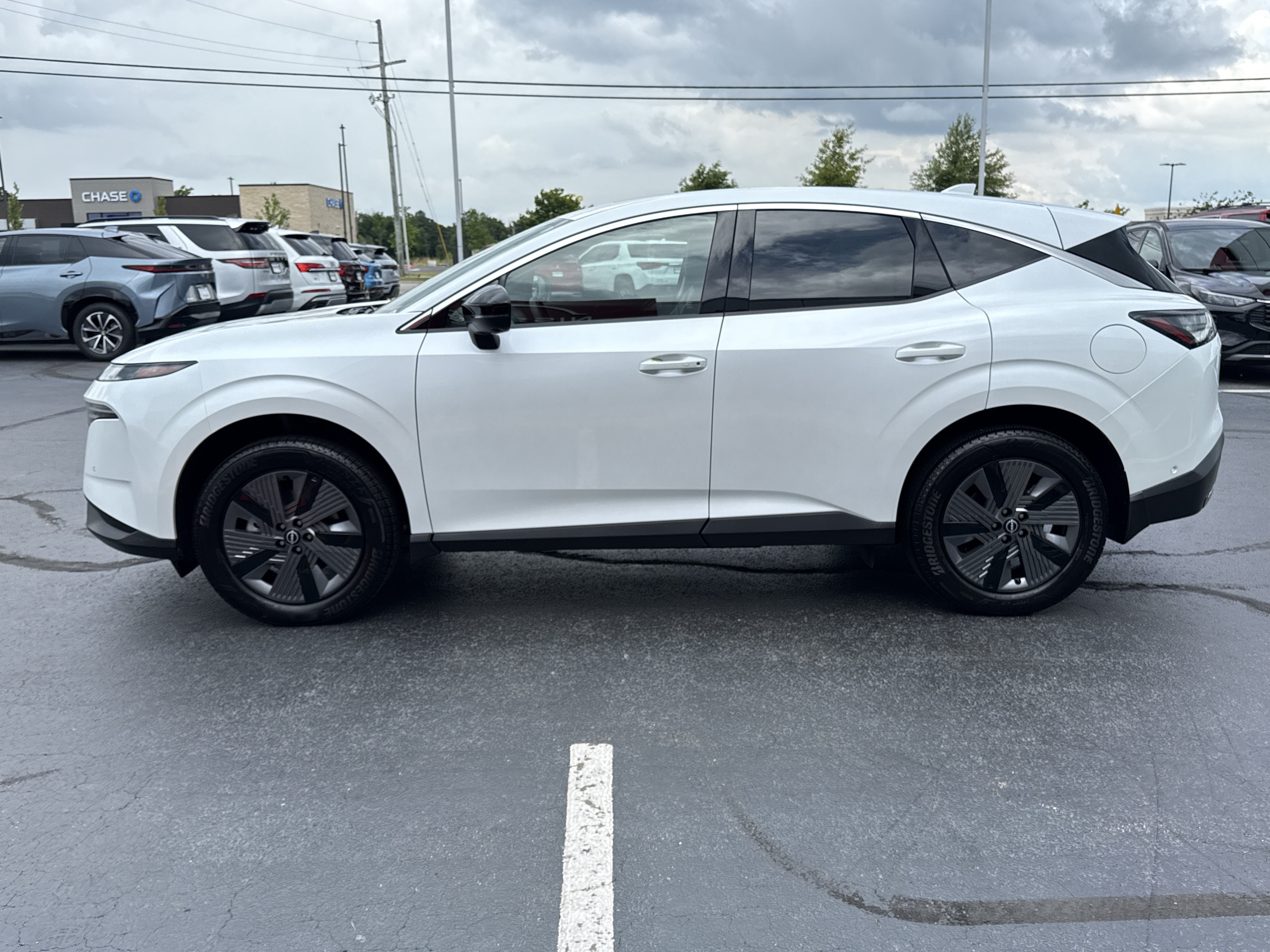 Certified Used 2025 Everest White Pearl Tricoat Nissan SL AWD image 12