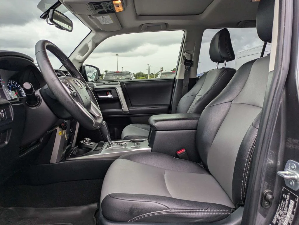 Used 2018 Magnetic Gray Metallic Toyota SR5 Premium image 20