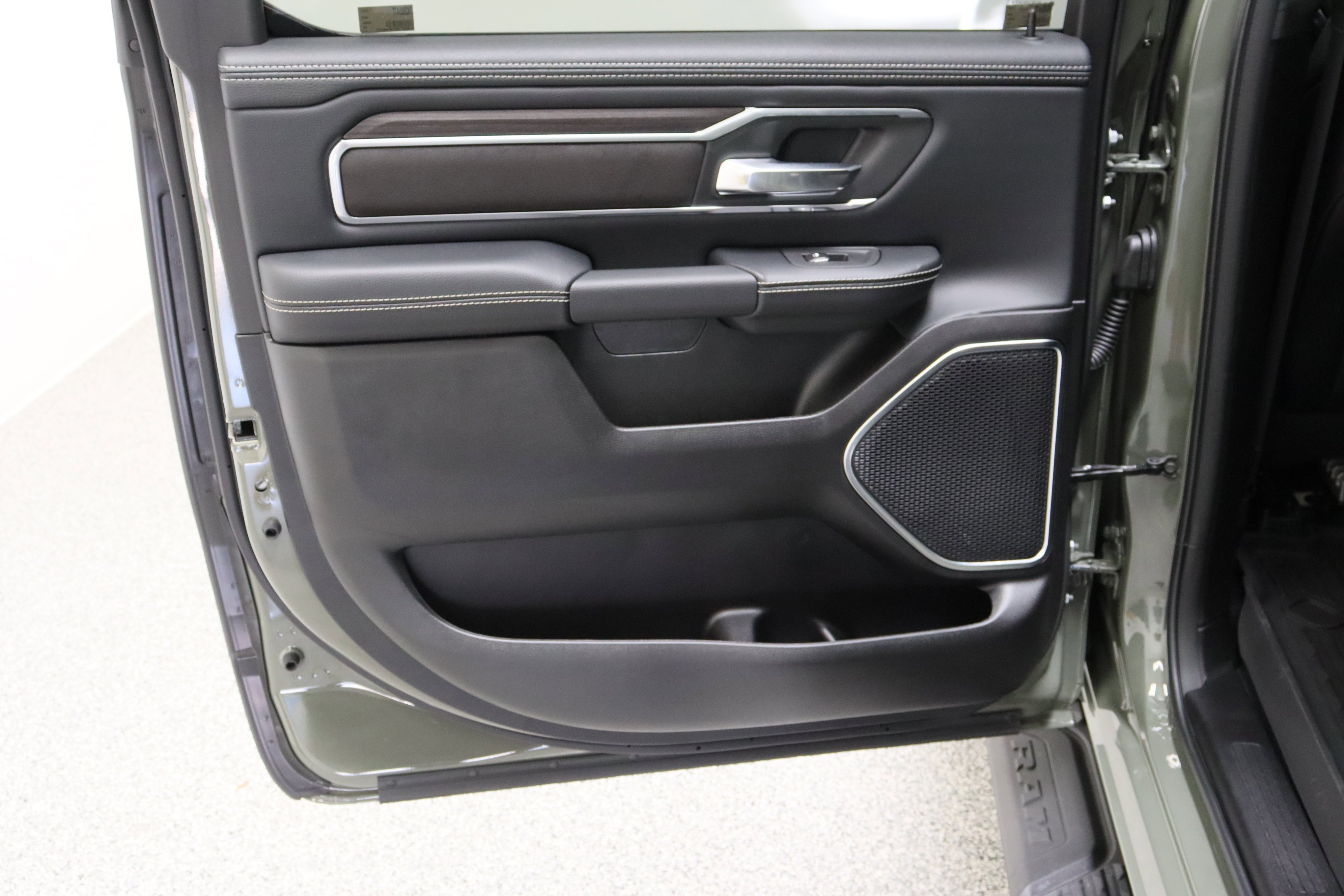 Used 2026 Canyon Lake Ram Laramie 3.0T image 29