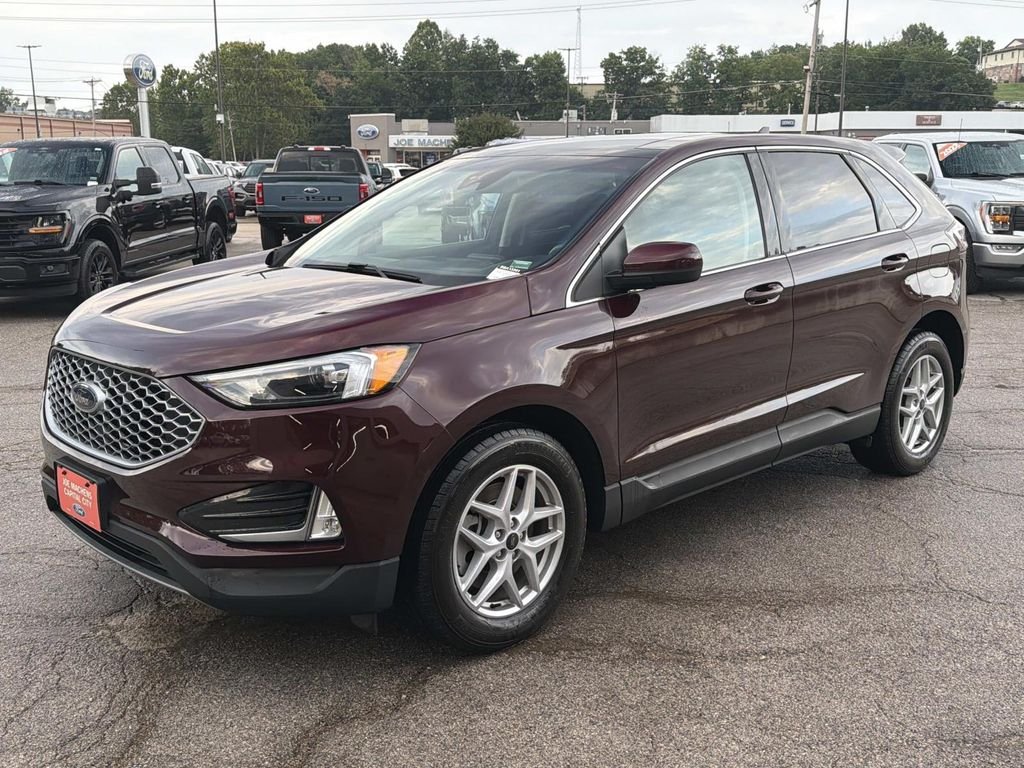 Used 2024 Red Ford SEL image 9