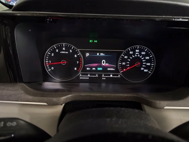 Used 2023 White Kia X-Line S image 8