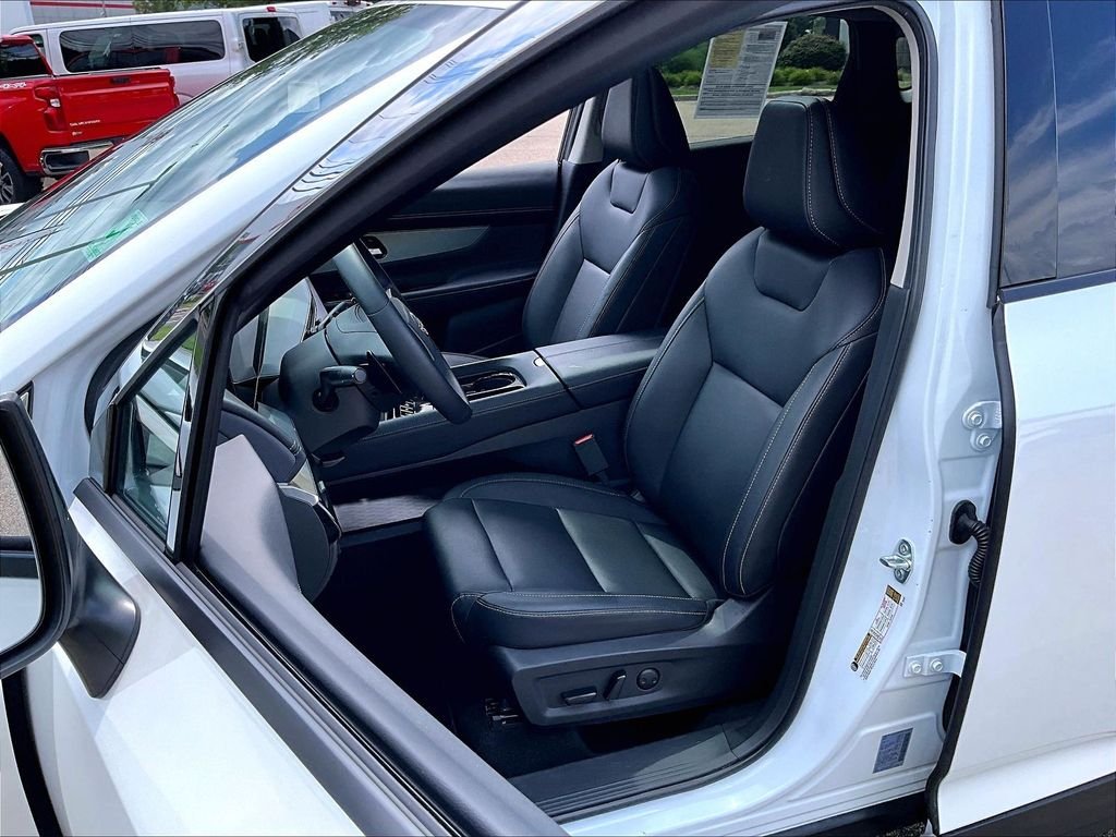 Used 2025 White Nissan SL image 10