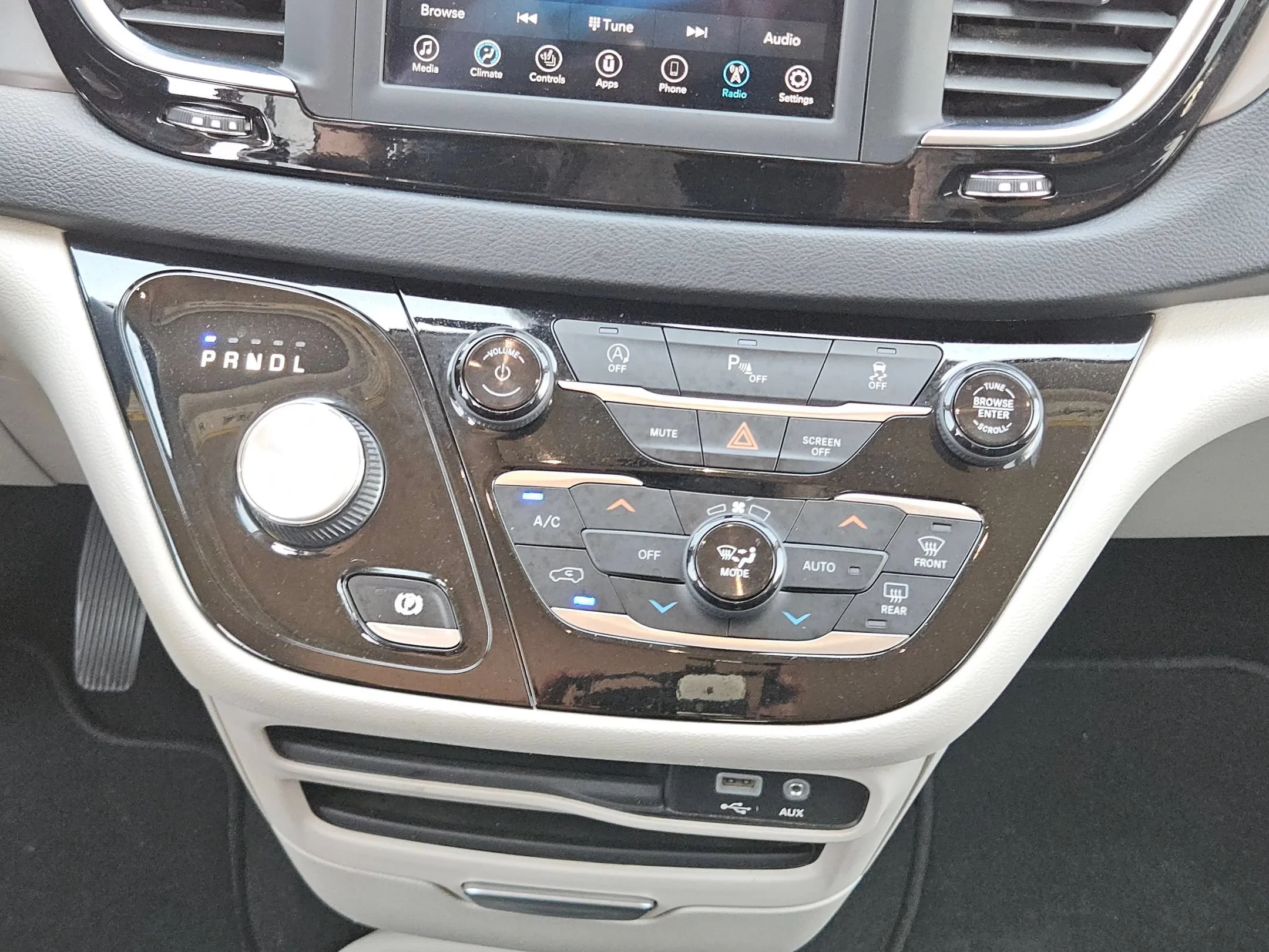 Used 2020 Silver Chrysler Touring L image 19