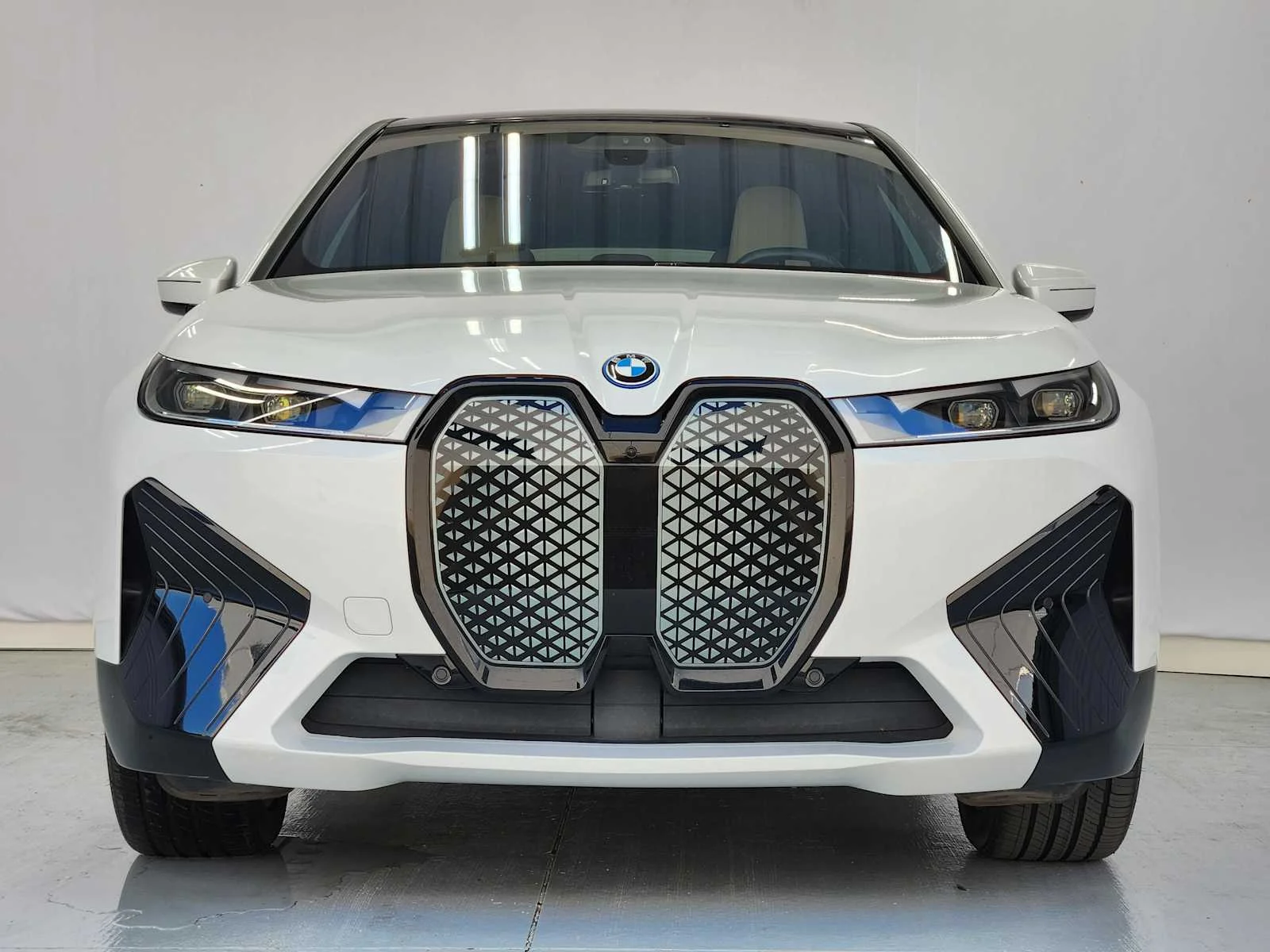 Used 2024 BMW iX Base with VIN WB523CF05RCN06391 for sale in Plano, TX