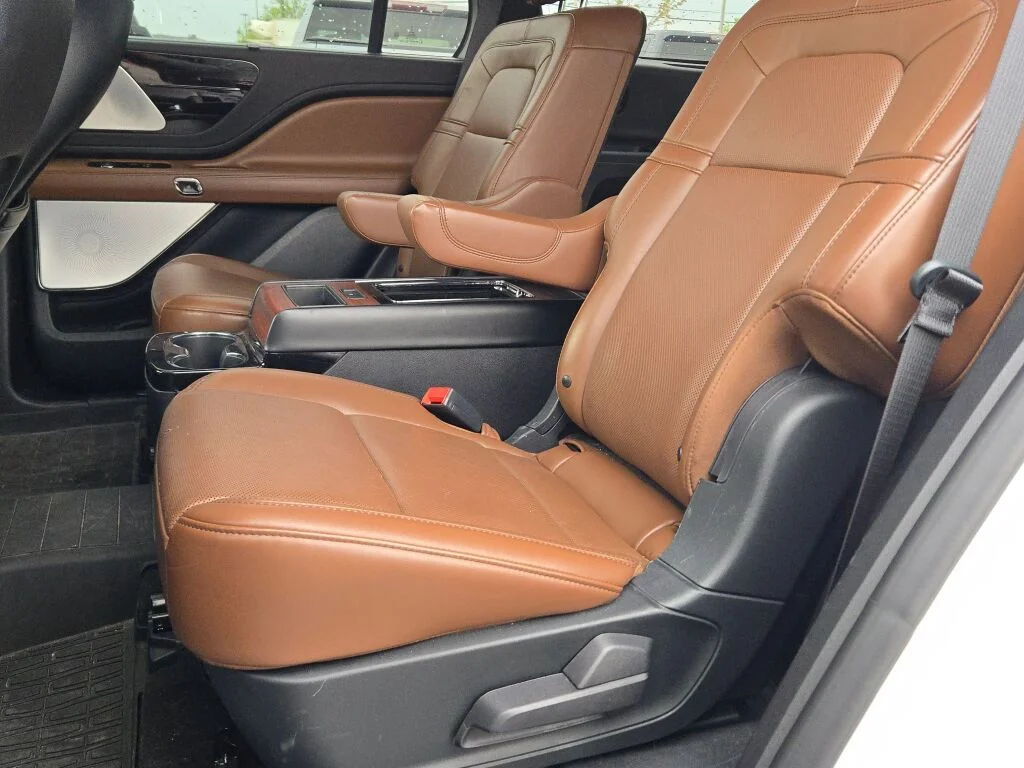 Used 2021 White Lincoln Reserve image 22