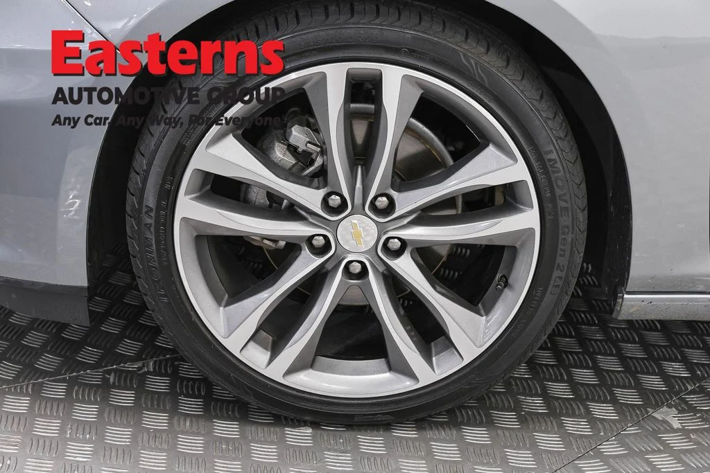 Used 2024 Gray Chevrolet LT image 34