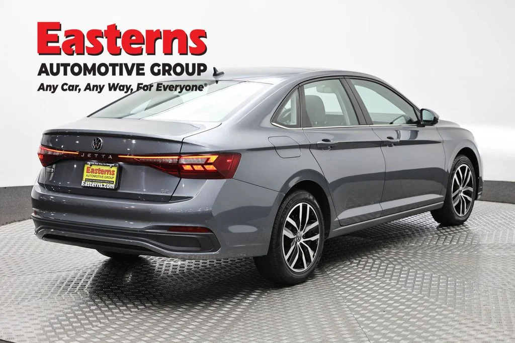 Used 2025 Gray Volkswagen 1.5T SE image 5