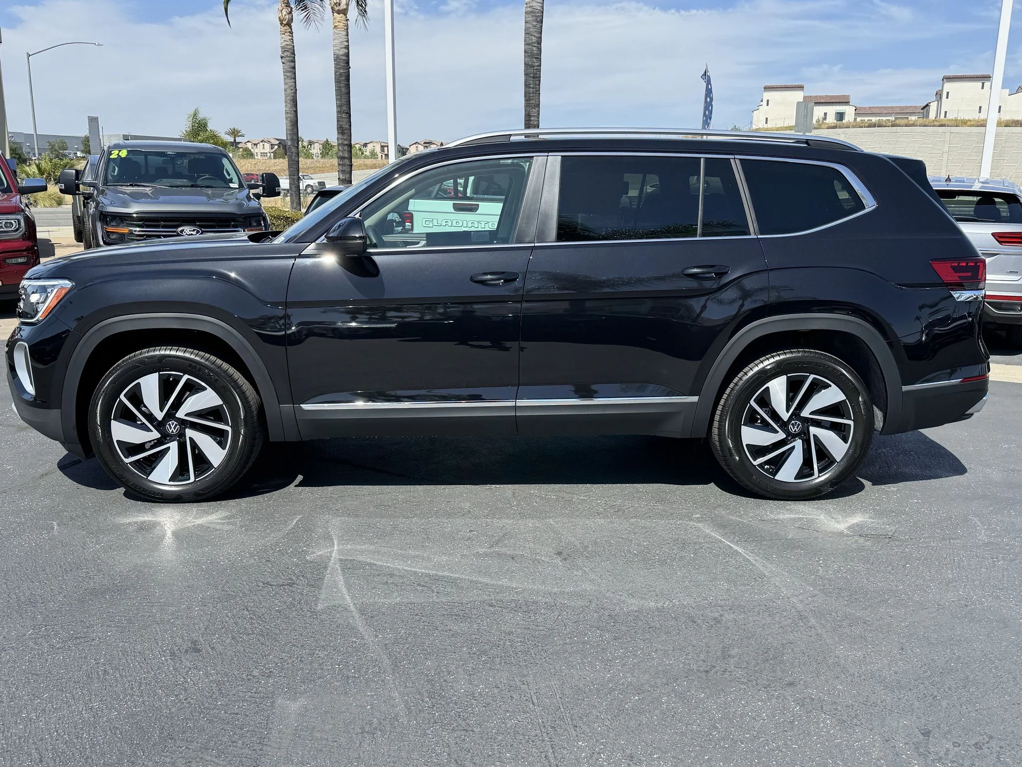 New 2026 Deep Black Pearl Volkswagen 2.0T SEL image 5