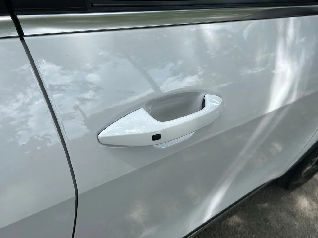 Used 2023 White Kia EX image 34