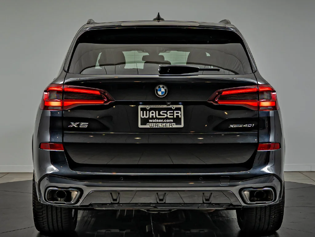 Used 2023 Black Sapphire Metallic BMW xDrive40i image 6