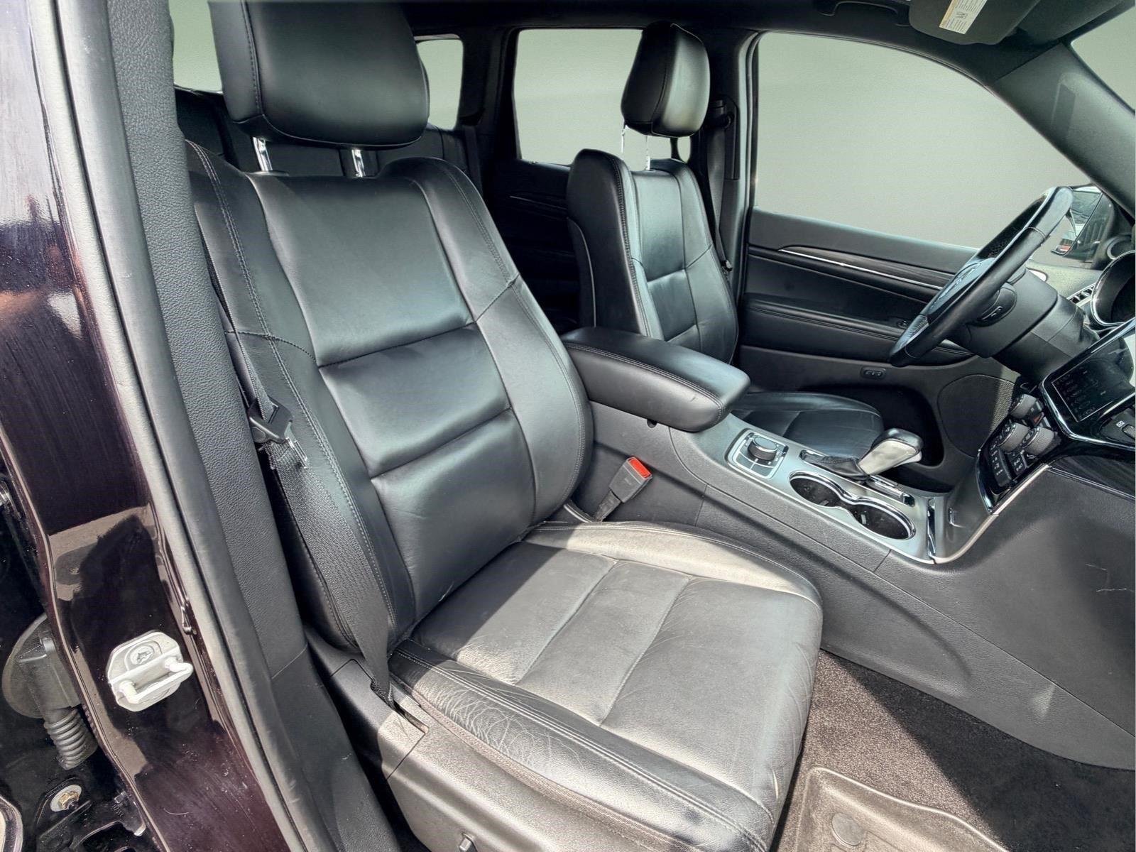 Used 2020 Diamond Black Crystal Pearlcoat Jeep Limited image 21