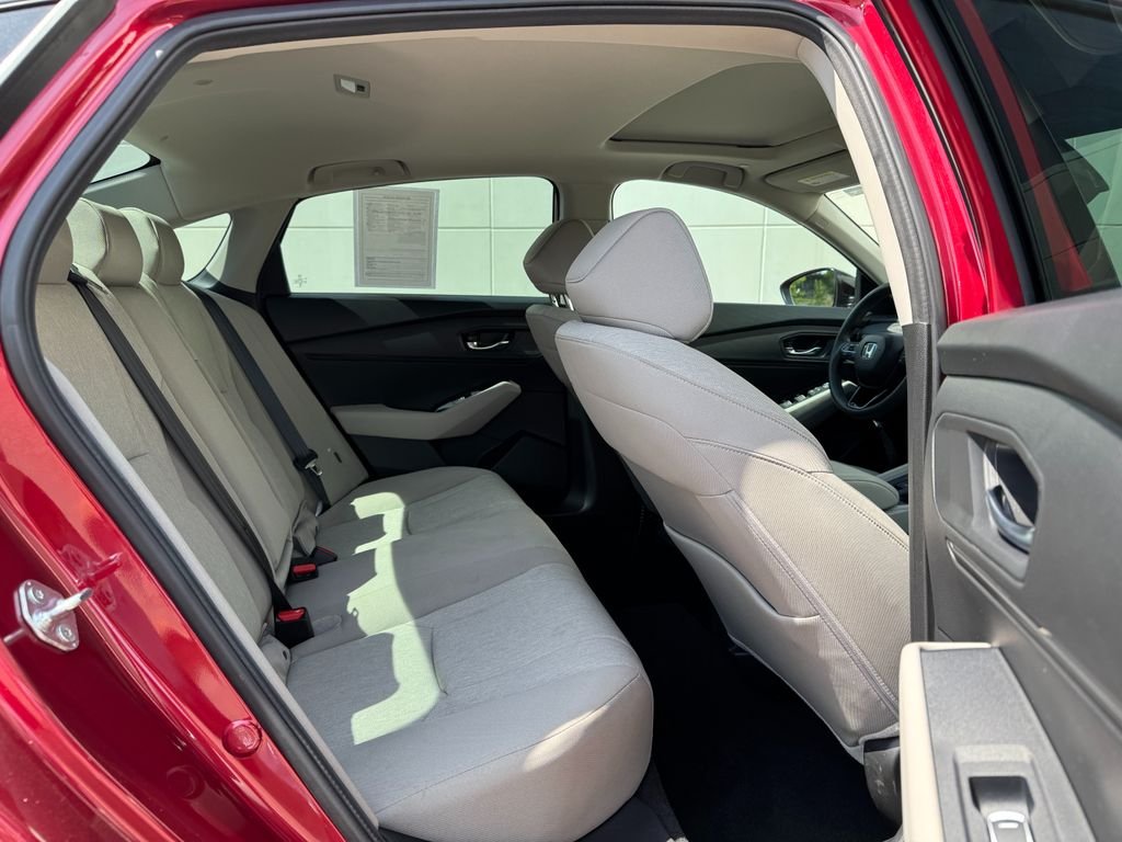 2025 Honda Accord SE - Photo 10