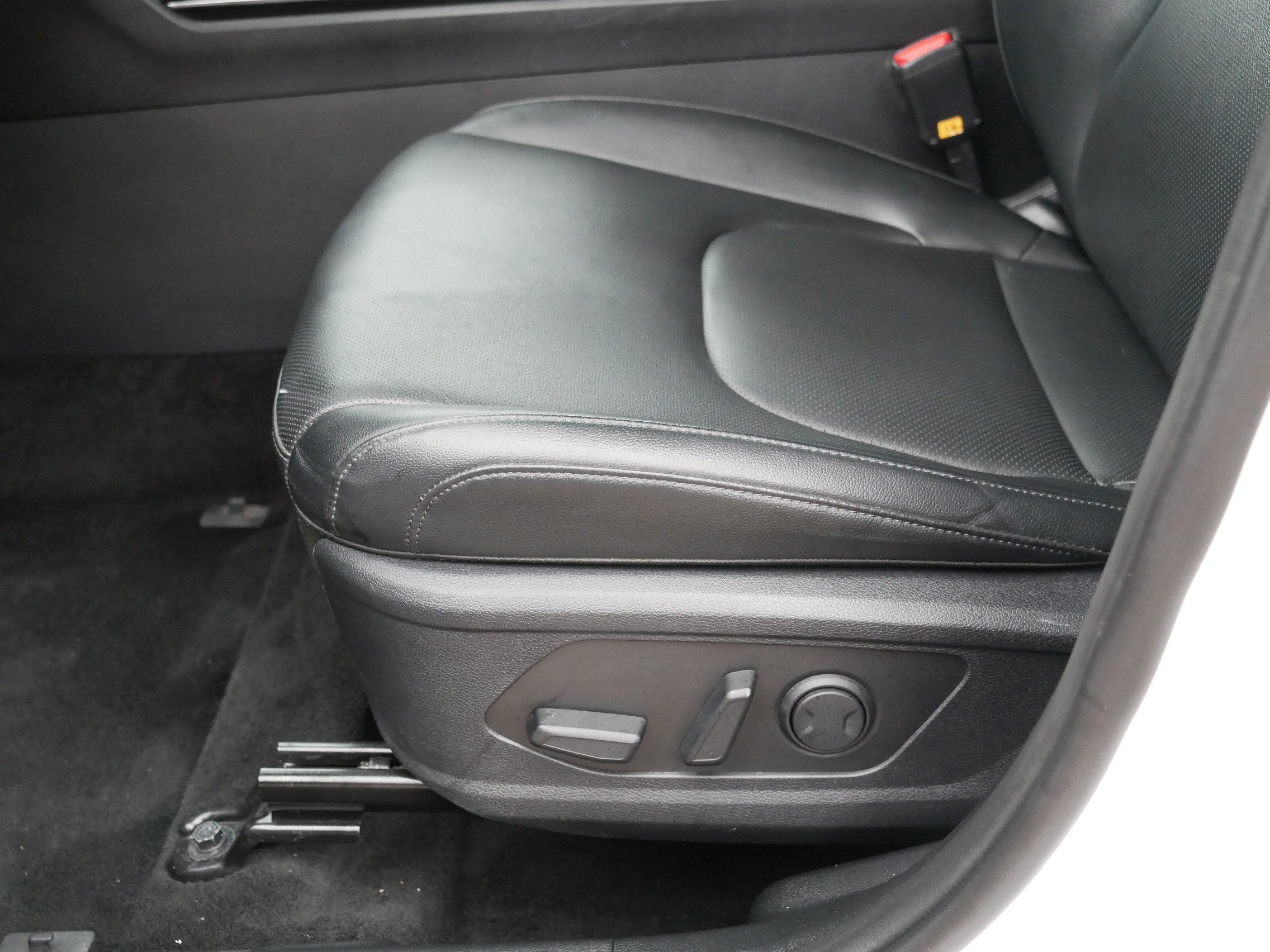 Used 2024 Glacial White Pearl Kia EX image 20